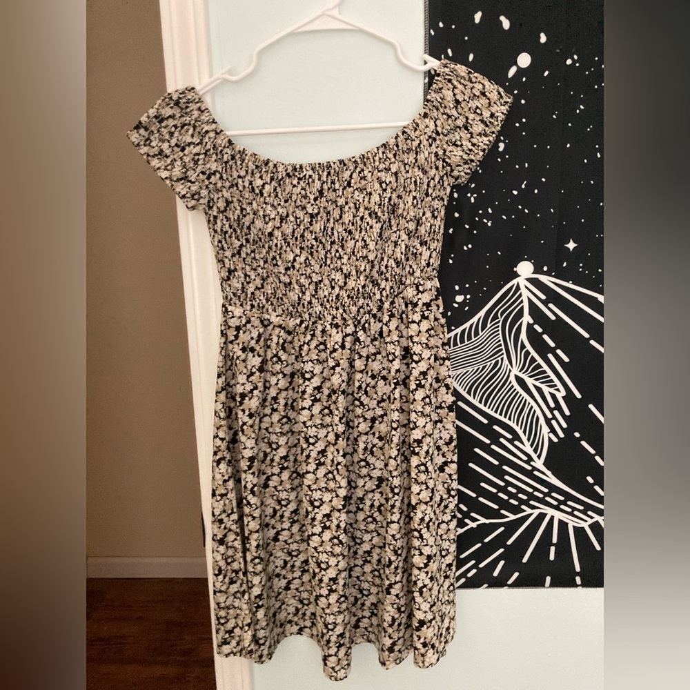 NWOT Cute off the shoulder dress